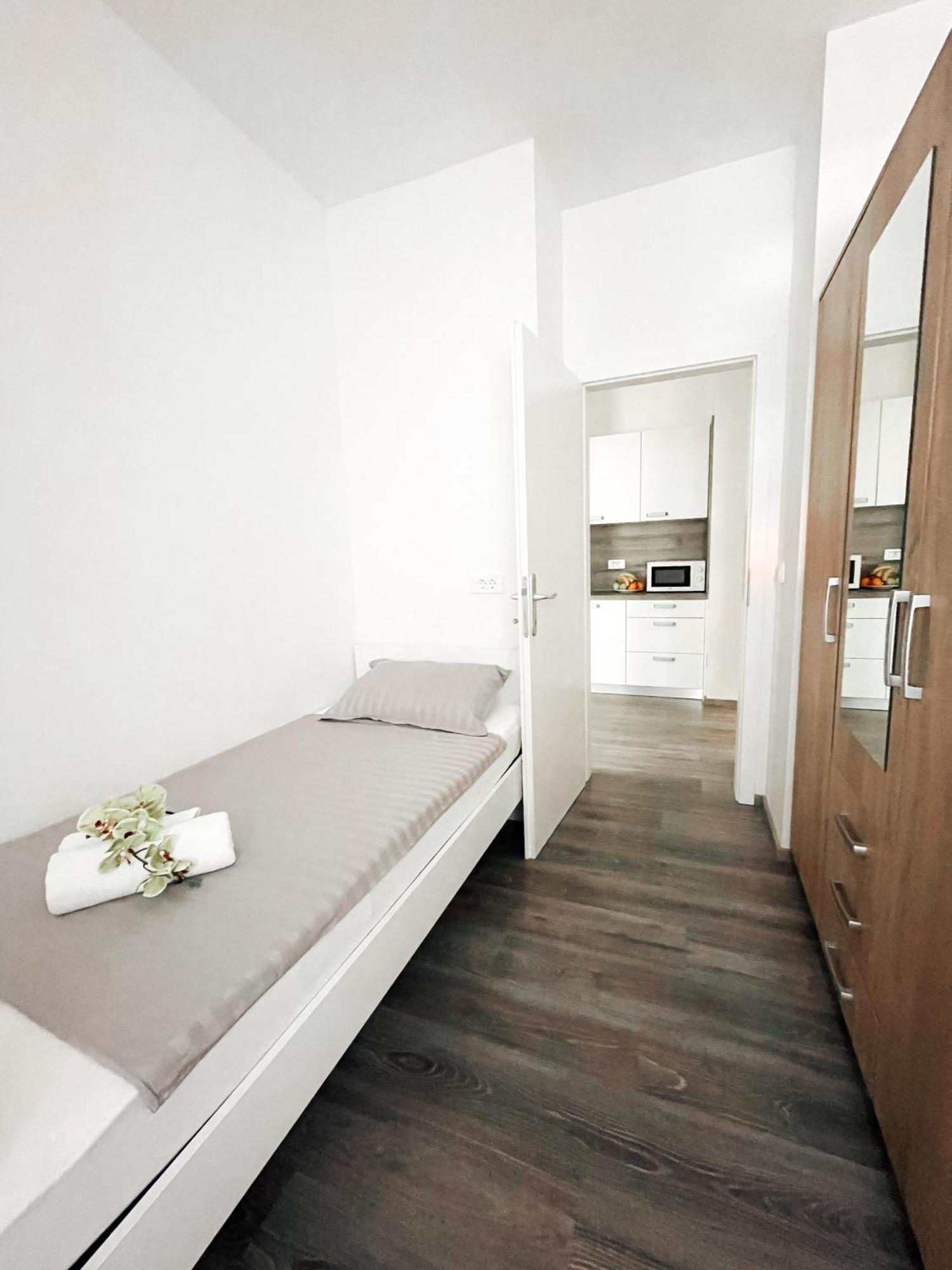 Apartment Kino Ljubljana Luaran gambar